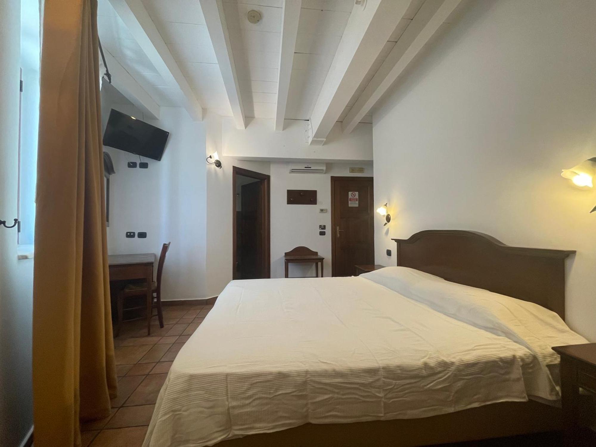 Hotel Capomulini 3 Stelle Acireale Exterior photo
