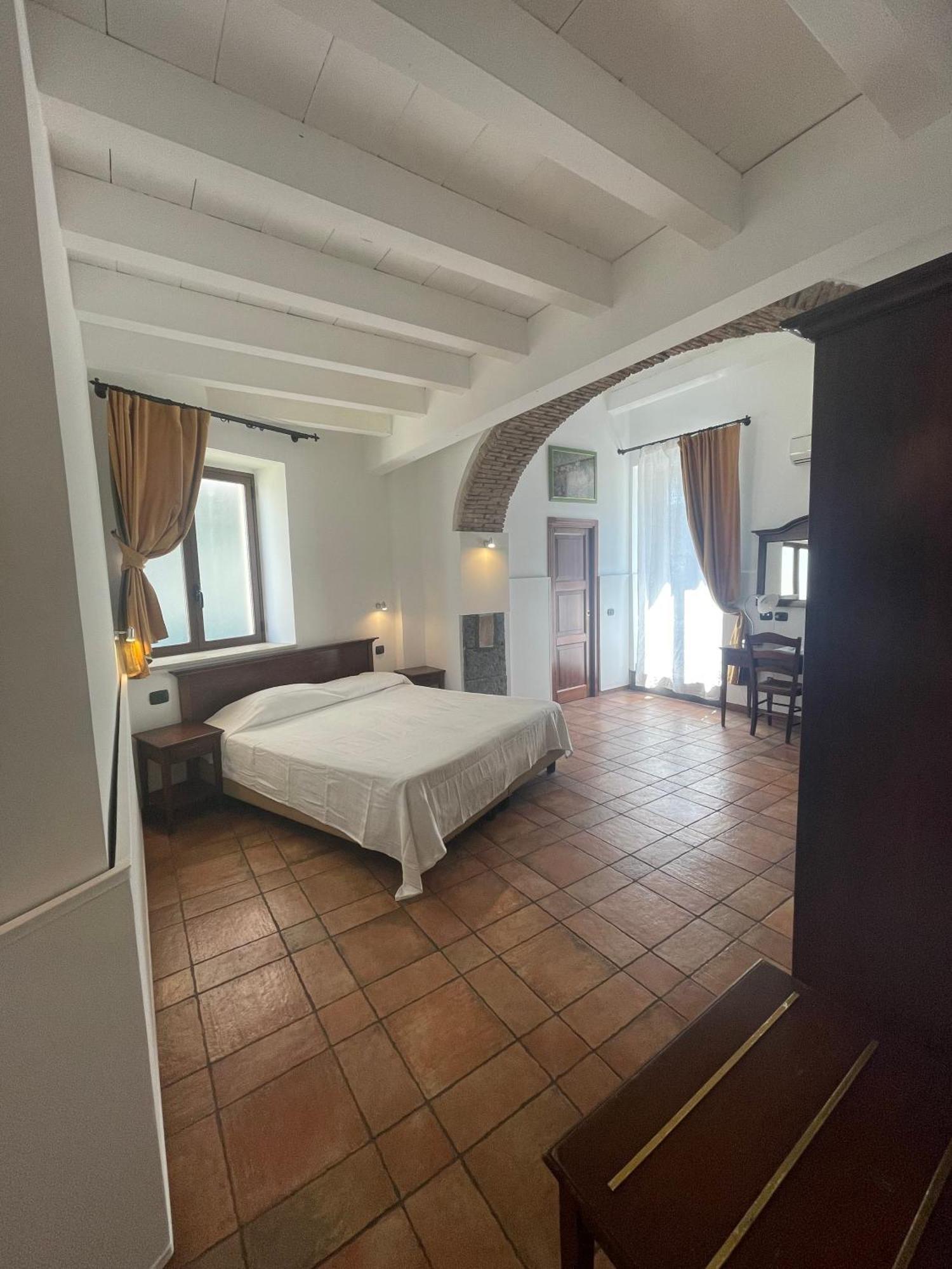 Hotel Capomulini 3 Stelle Acireale Exterior photo