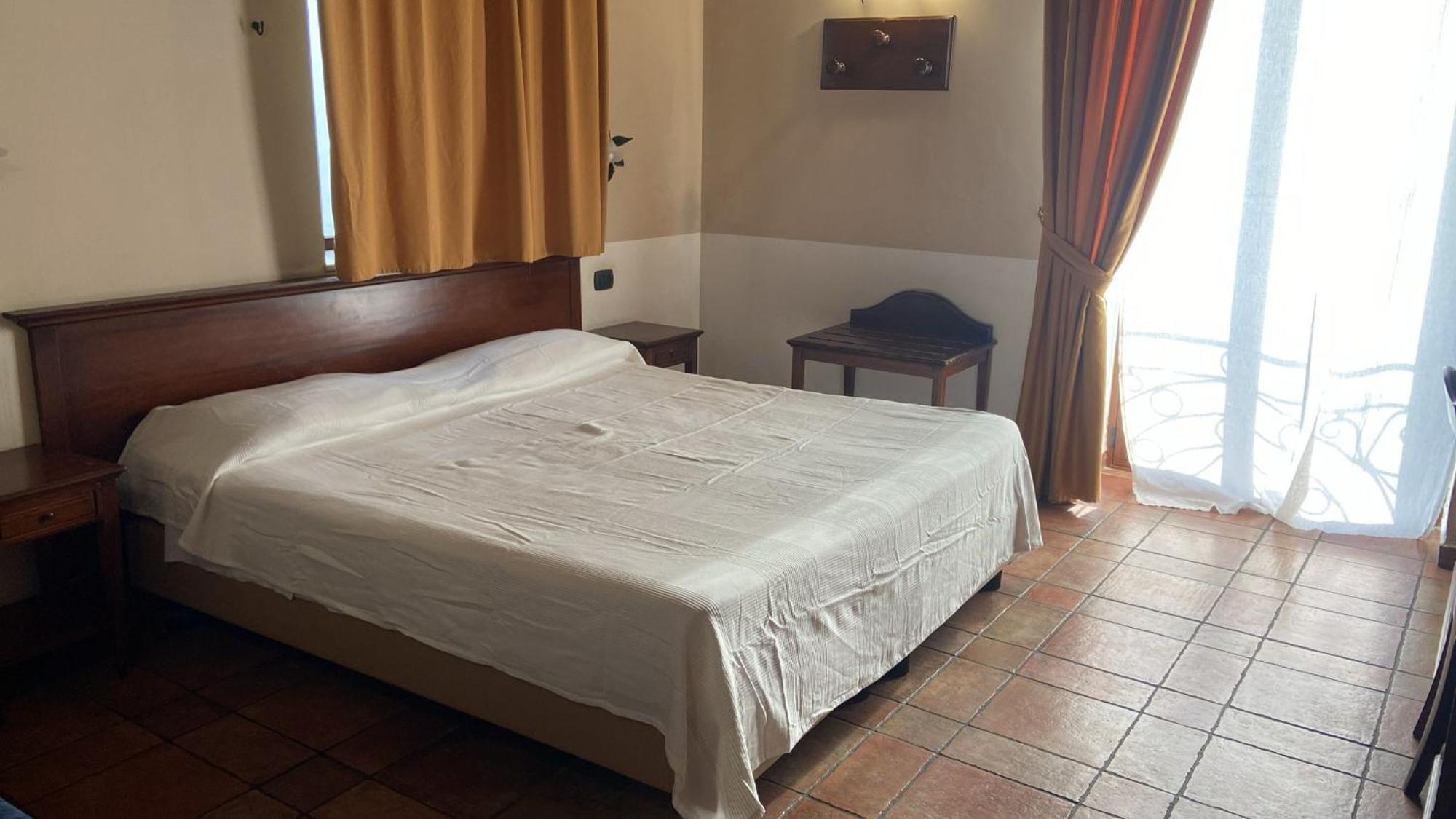 Hotel Capomulini 3 Stelle Acireale Exterior photo