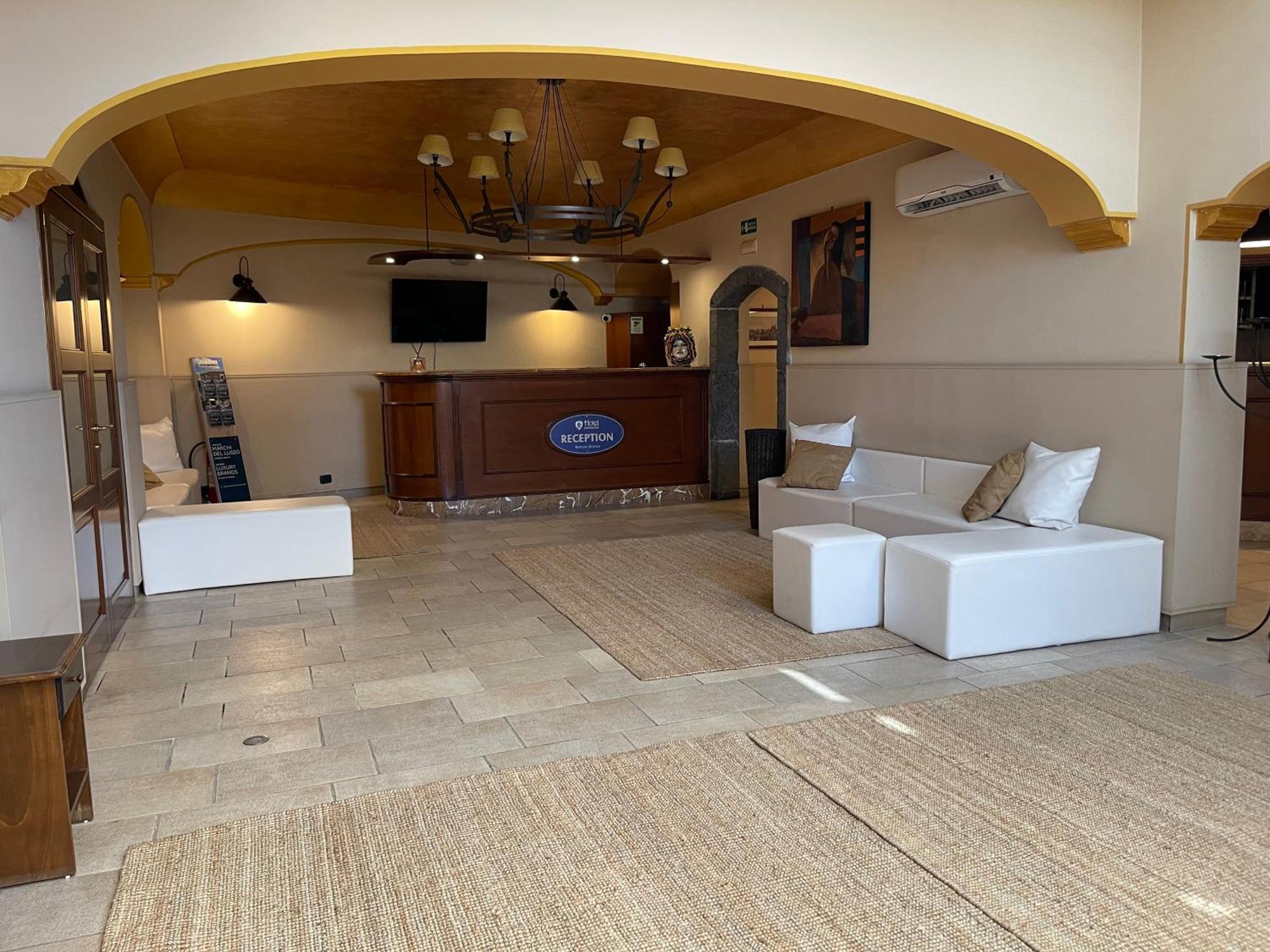 Hotel Capomulini 3 Stelle Acireale Exterior photo