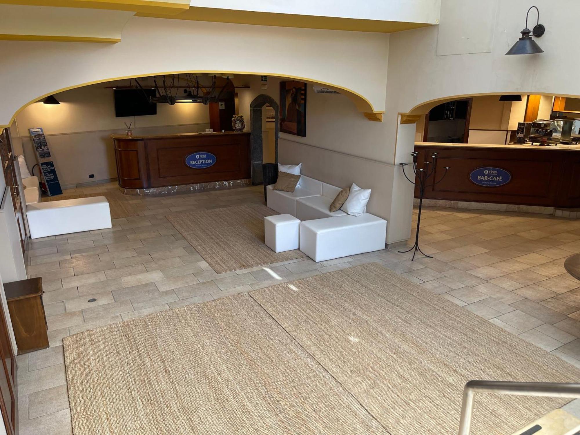 Hotel Capomulini 3 Stelle Acireale Exterior photo