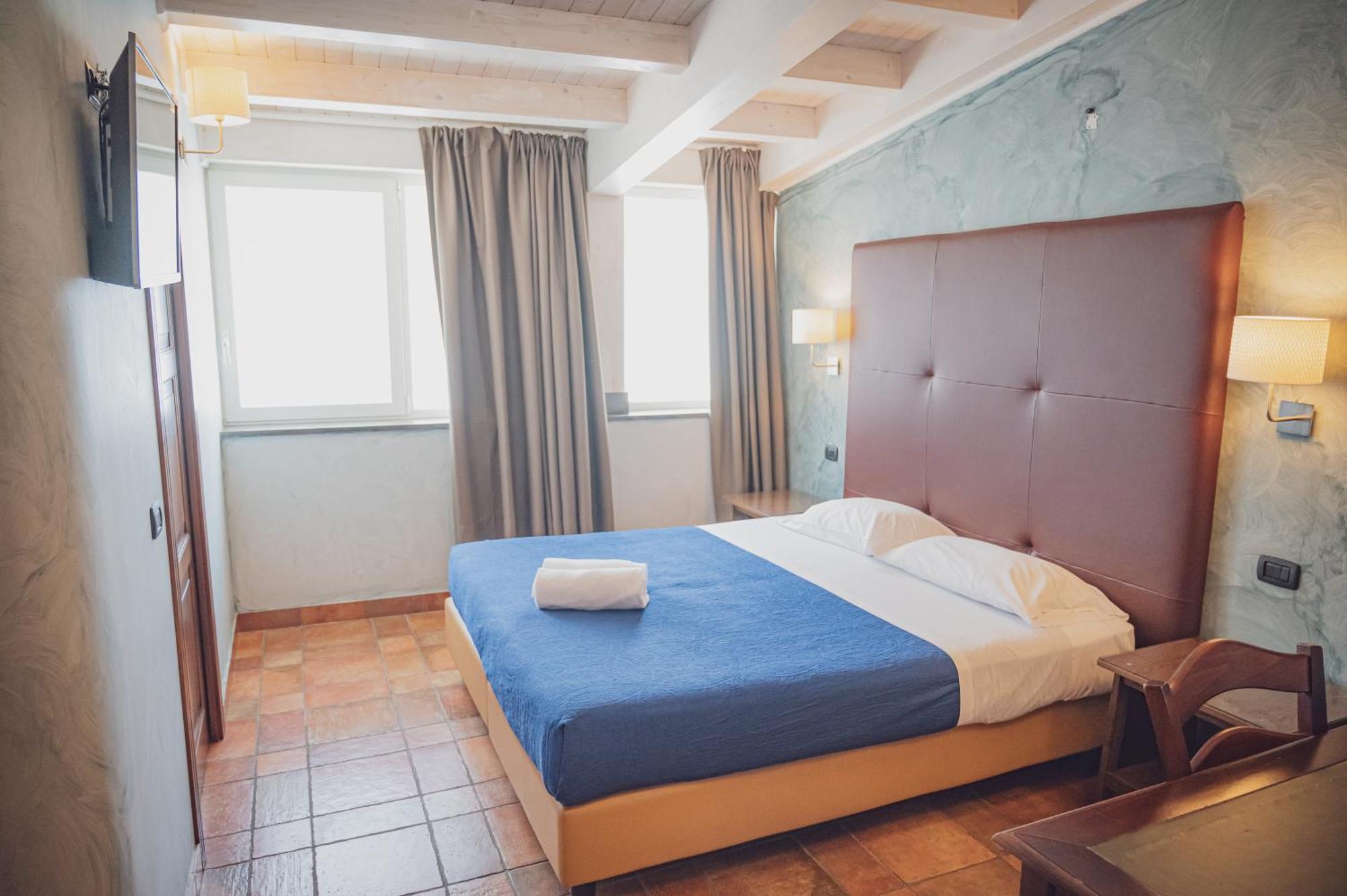 Hotel Capomulini 3 Stelle Acireale Exterior photo