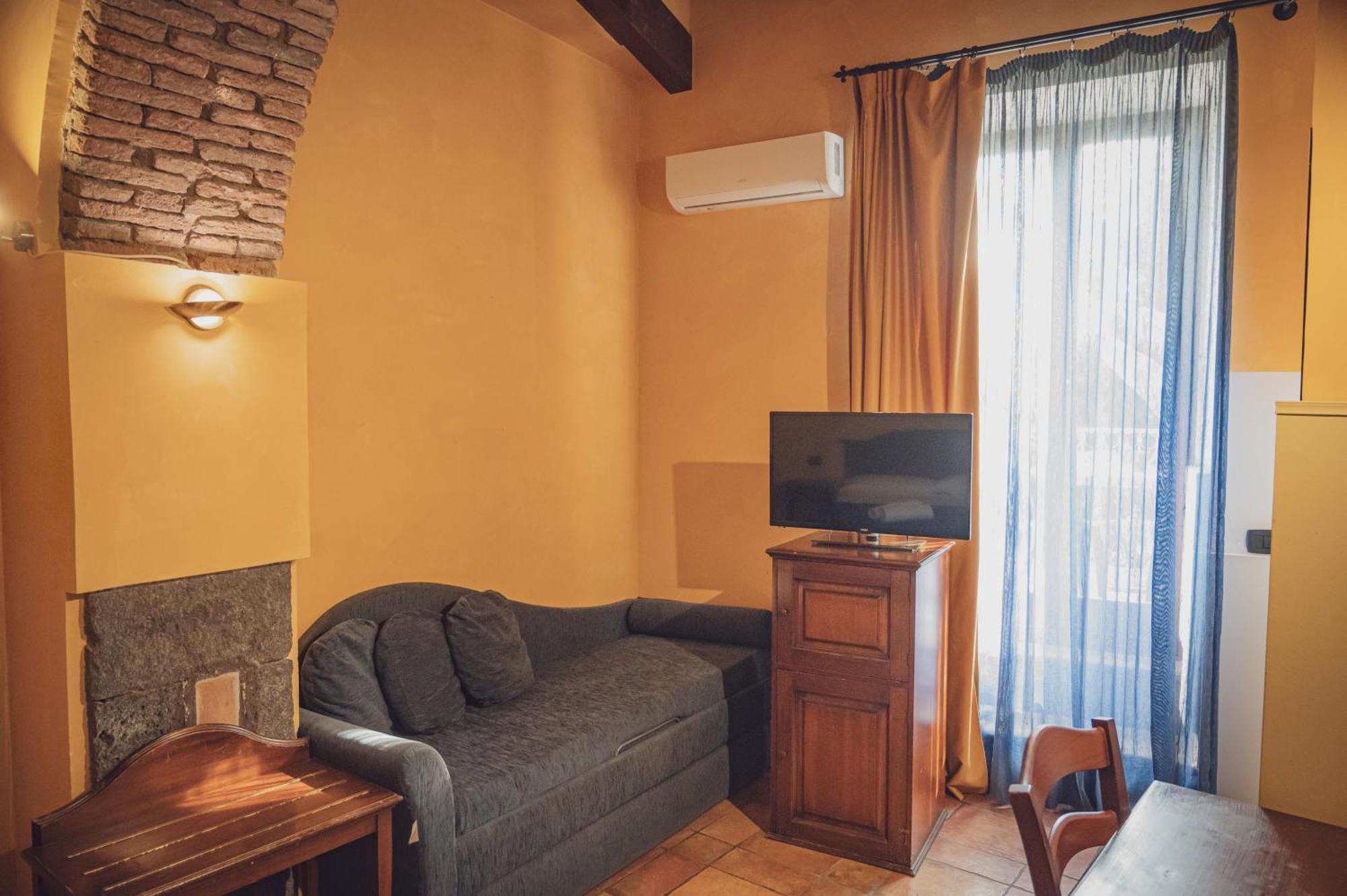 Hotel Capomulini 3 Stelle Acireale Exterior photo